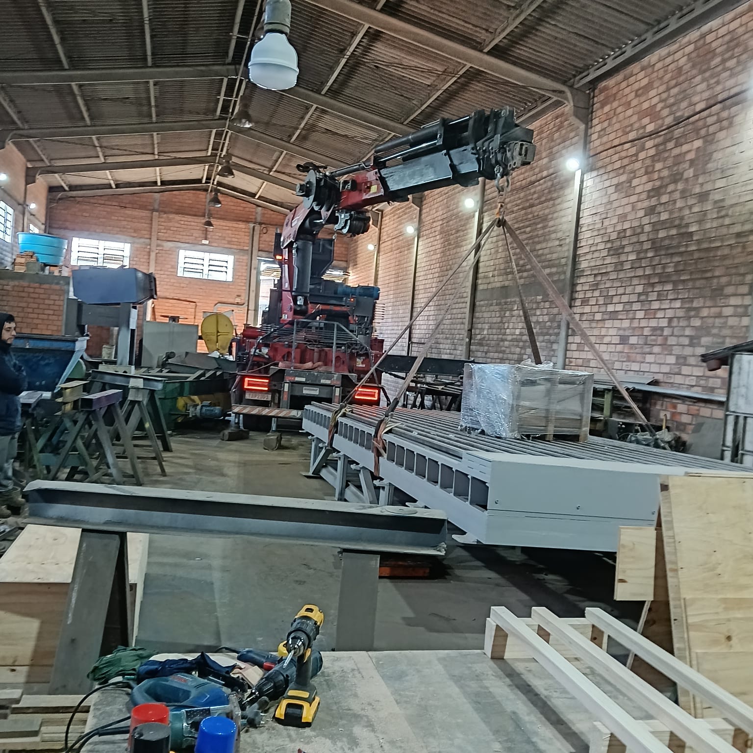 Operação industrial de içamento e movimentação de cargas Titan